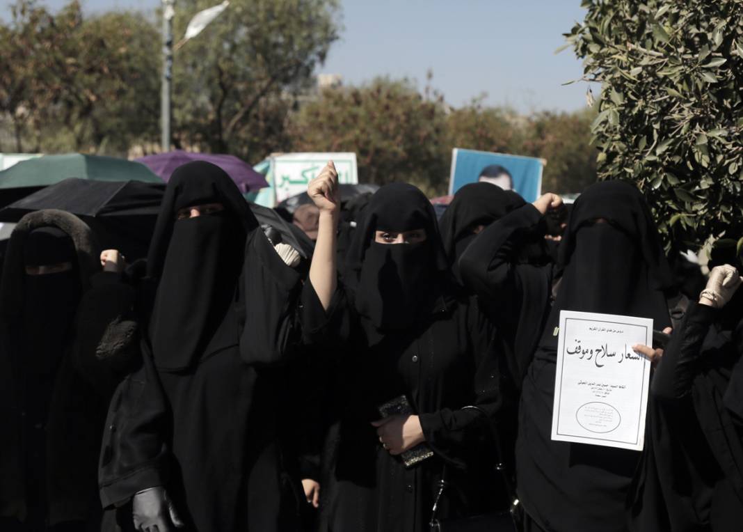 Yemen'de ABD ve İsrail saldırılarına protesto: Haniye, Sinvar ve Nasrallah'ın posterleri bir arada 13