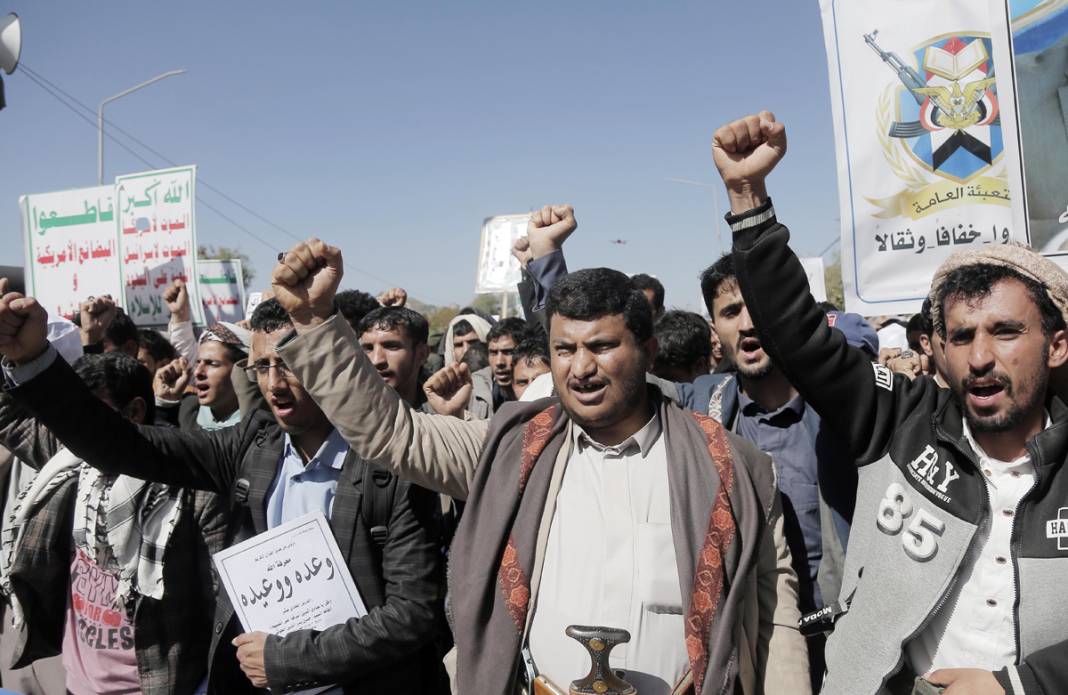 Yemen'de ABD ve İsrail saldırılarına protesto: Haniye, Sinvar ve Nasrallah'ın posterleri bir arada 11