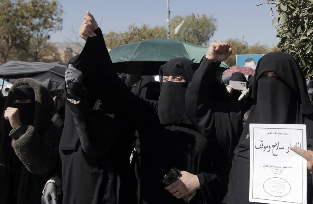 Yemen'de ABD ve İsrail saldırılarına protesto: Haniye, Sinvar ve Nasrallah'ın posterleri bir arada 14