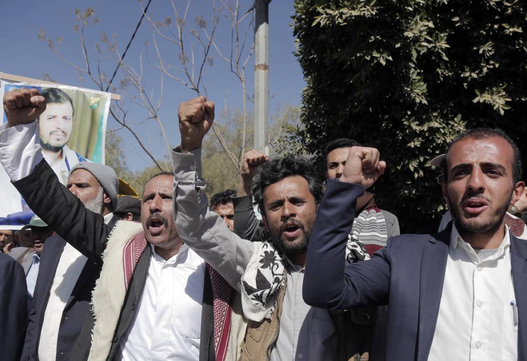 Yemen'de ABD ve İsrail saldırılarına protesto: Haniye, Sinvar ve Nasrallah'ın posterleri bir arada 9