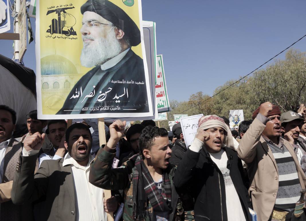 Yemen'de ABD ve İsrail saldırılarına protesto: Haniye, Sinvar ve Nasrallah'ın posterleri bir arada 6