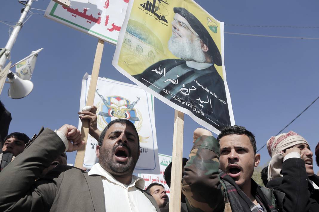 Yemen'de ABD ve İsrail saldırılarına protesto: Haniye, Sinvar ve Nasrallah'ın posterleri bir arada 7