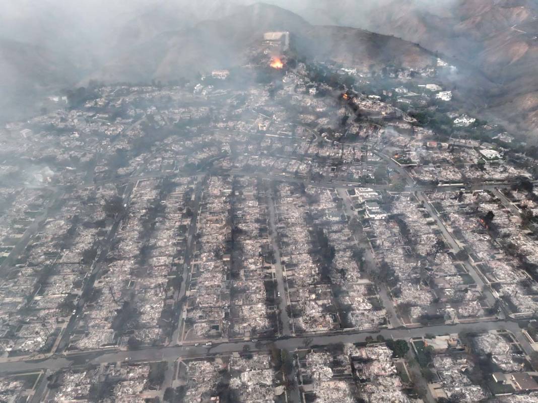 Los Angeles’taki orman yangını sürüyor: 5 kişi hayatını kaybetti 3