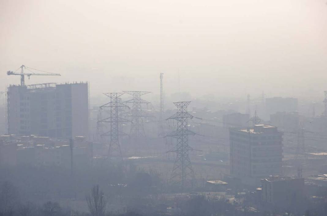 Tahran’da hava kirliliğine karşı olağanüstü önlem: Okullar ve idari kurumlar tatil edildi 6