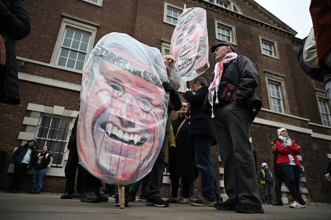 İngiltere'de on binlerce Filistin destekçisi gösteri düzenledi 7