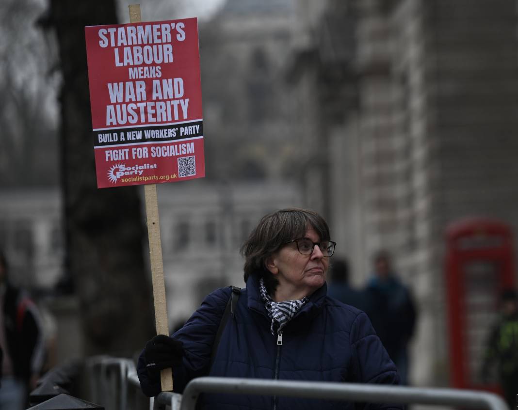 İngiltere'de on binlerce Filistin destekçisi gösteri düzenledi 14