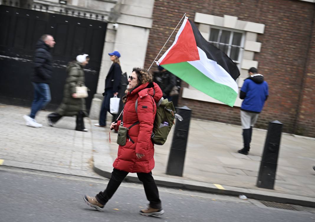 İngiltere'de on binlerce Filistin destekçisi gösteri düzenledi 20