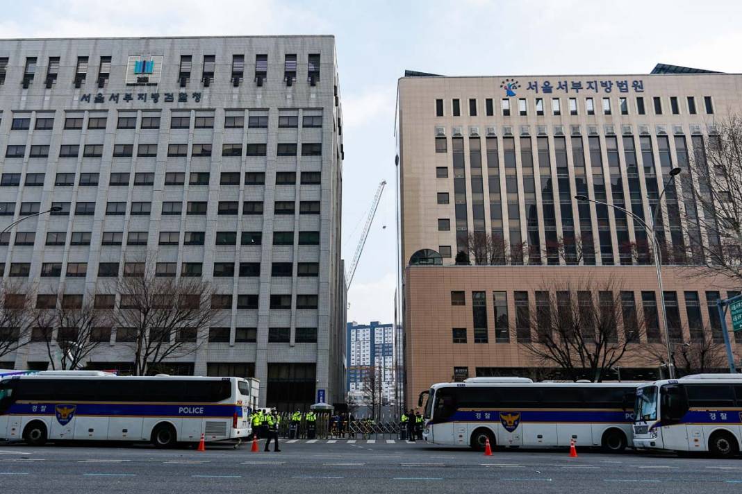 Yoon hakkında tutuklama kararı çıkaran mahkeme tahrip edildi 3