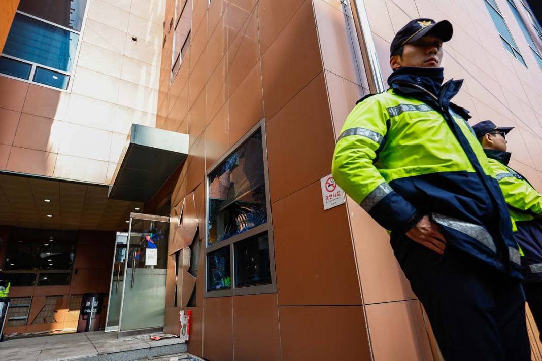 Yoon hakkında tutuklama kararı çıkaran mahkeme tahrip edildi 7