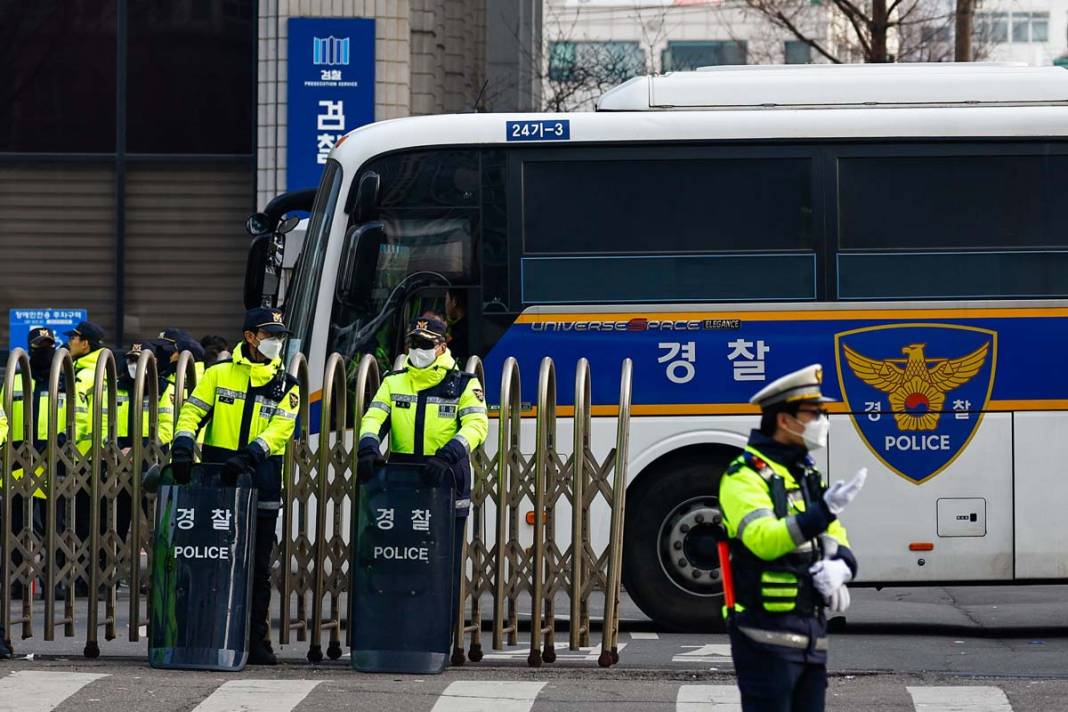 Yoon hakkında tutuklama kararı çıkaran mahkeme tahrip edildi 4