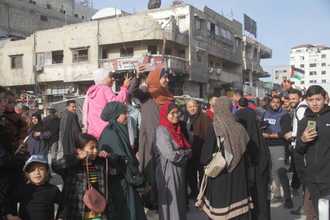 Ateşkesin ardından Filistinliler evlerine dönüyor 10