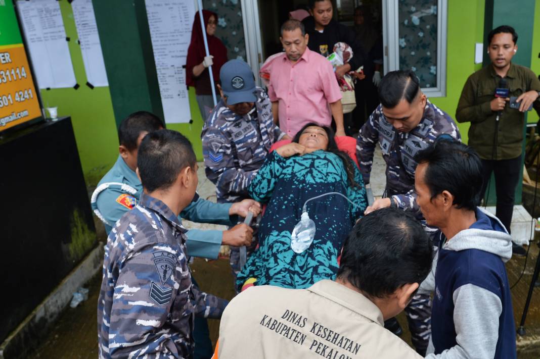 Endonezya'da sel ve toprak kayması: 16 kişi öldü 4