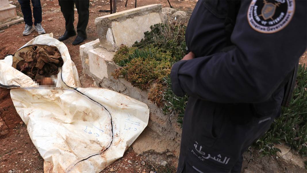 Katliamın izleri ortaya çıkıyor! Halep'te yine ceset kalıntıları bulundu 7