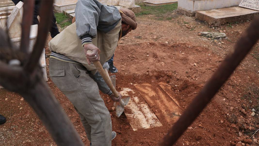 Katliamın izleri ortaya çıkıyor! Halep'te yine ceset kalıntıları bulundu 3