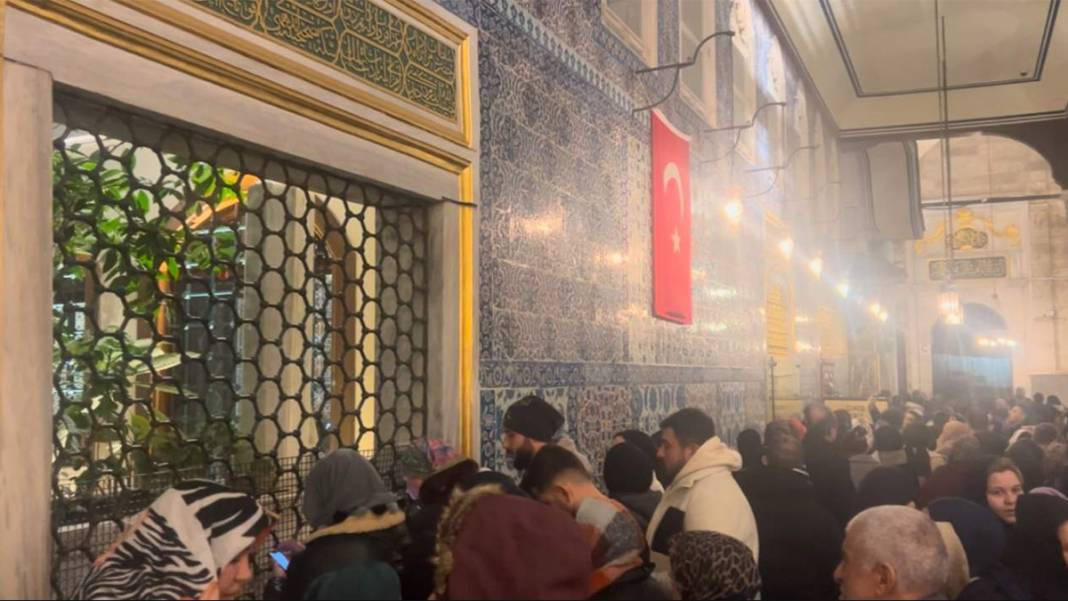 Camiler doldu taştı! Miraç Kandili dualarla idrak edildi 4