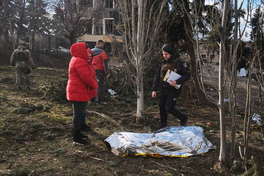 Ukrayna: Rus ordusunun İzyum'a düzenlediği füze saldırısında 5 ölü 2