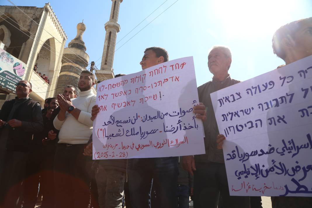 Suriye'de binlerce kişi İsrail saldırılarını protesto etti 5