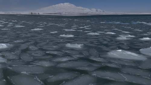 Van Gölü’nün kıyı şeridini dondu 6