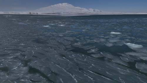 Van Gölü’nün kıyı şeridini dondu 2