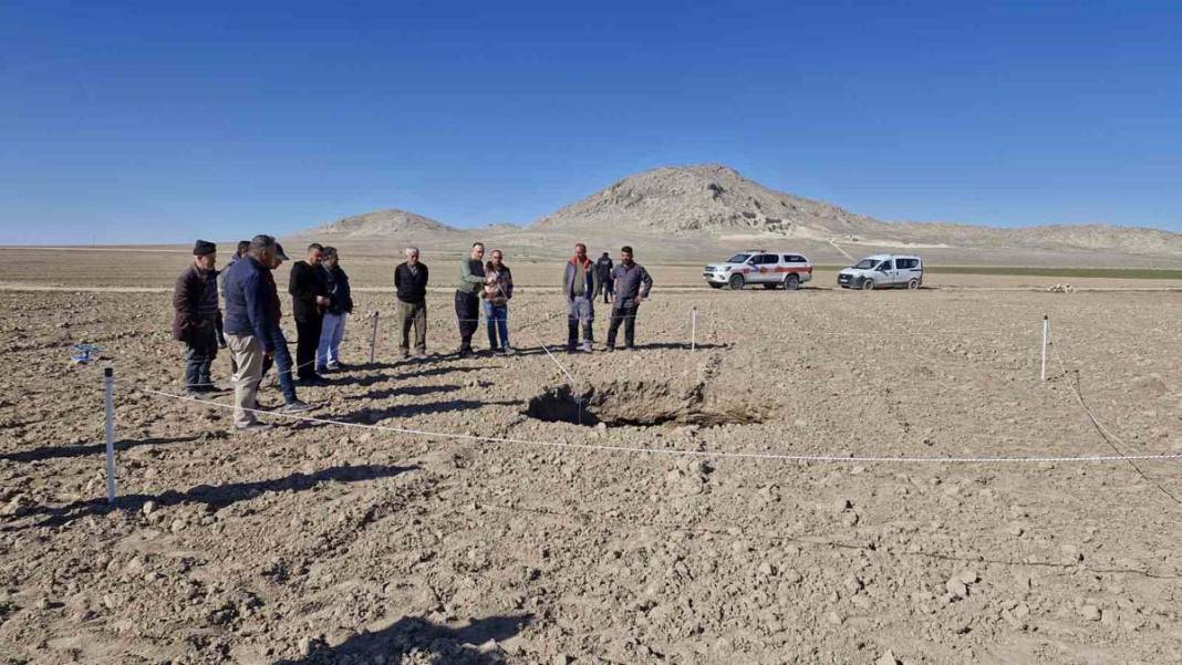 Karaman’da 70 metre derinliğinde obruk oluştu 8