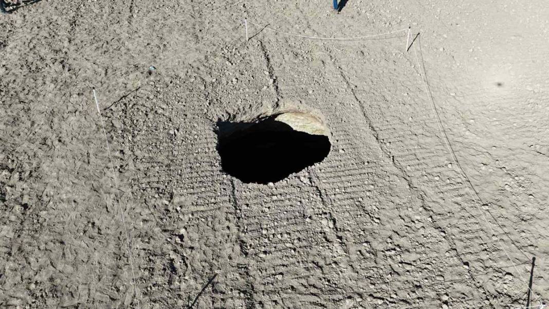 Karaman’da 70 metre derinliğinde obruk oluştu 5