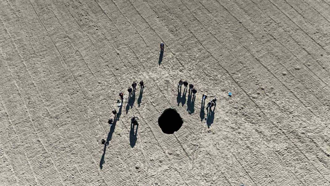 Karaman’da 70 metre derinliğinde obruk oluştu 3