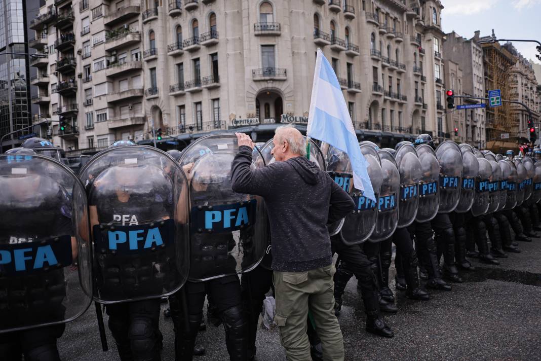 Arjantin’de emekli protestoları büyüyor: 20 yaralı, 103 gözaltı 1