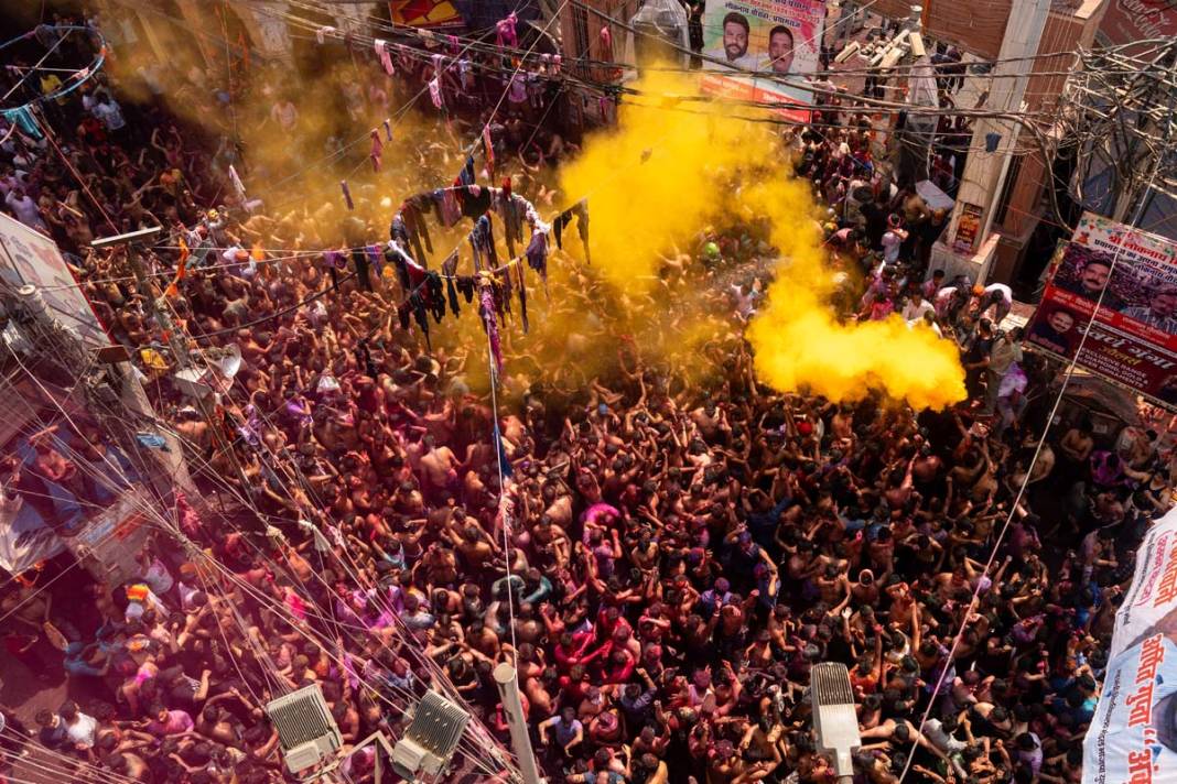 Hindistan’da Holi coşkusu: Renklerin festivali kutlandı 4