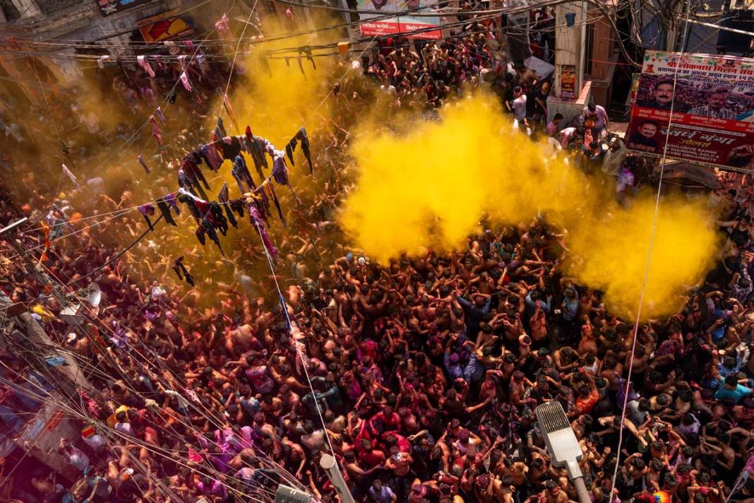 Hindistan’da Holi coşkusu: Renklerin festivali kutlandı 8