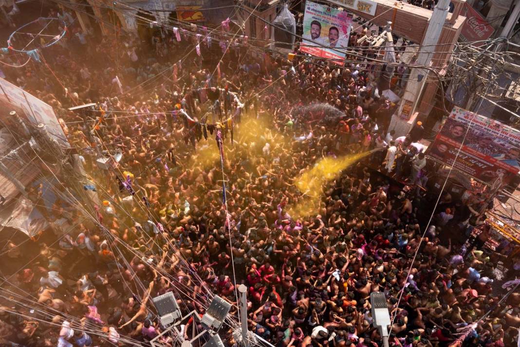 Hindistan’da Holi coşkusu: Renklerin festivali kutlandı 9