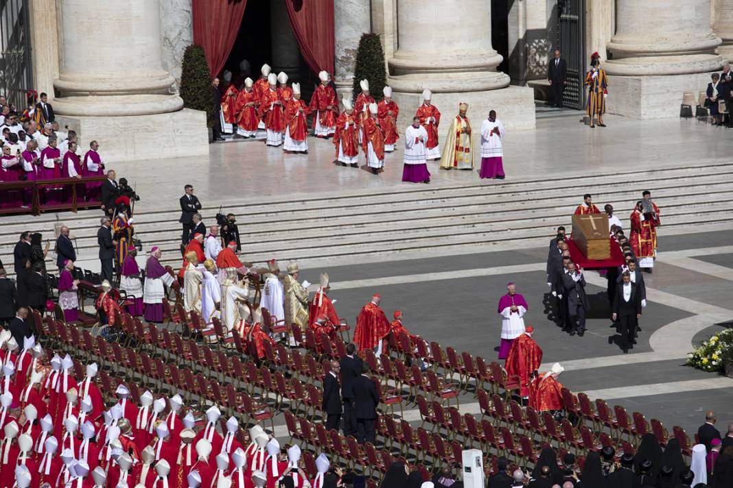 Aziz Petrus Meydanı’nda tarihi tören: Katolik dünyasından Papa Franciscus’a veda 32