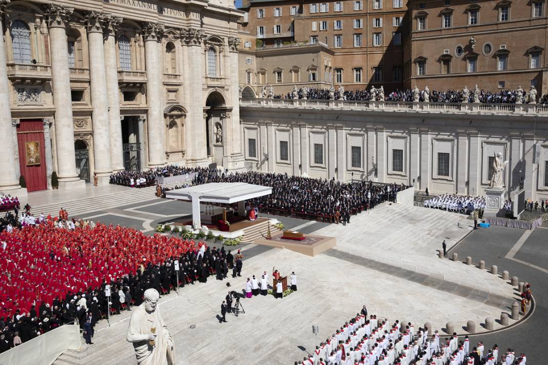 Aziz Petrus Meydanı’nda tarihi tören: Katolik dünyasından Papa Franciscus’a veda 33