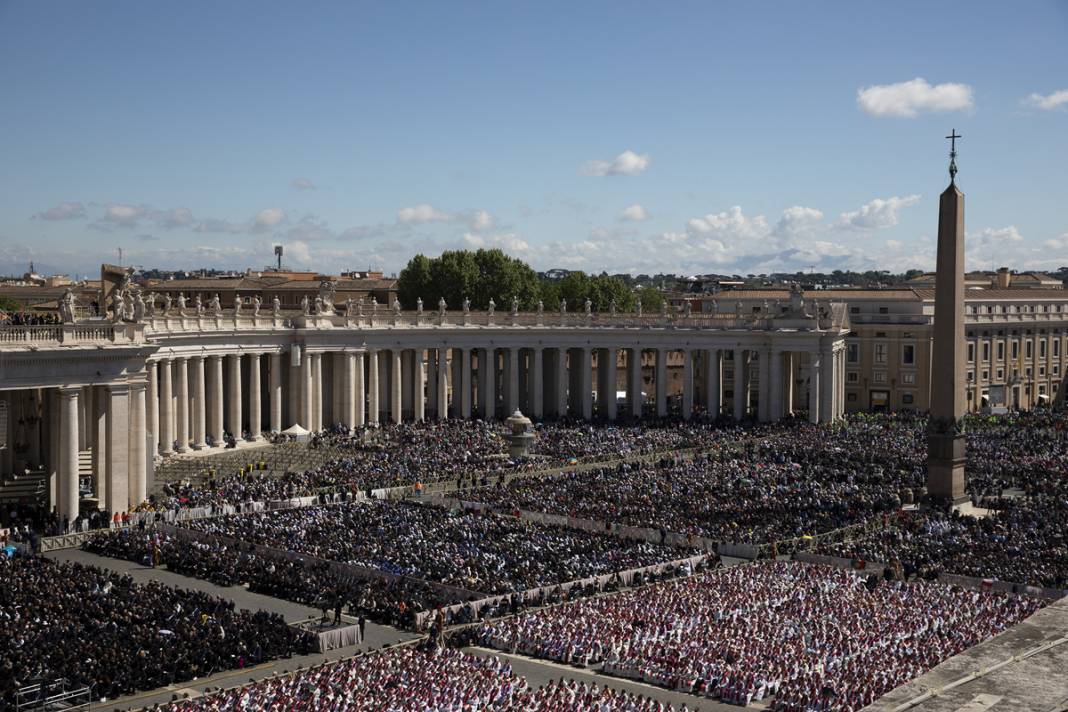 Aziz Petrus Meydanı’nda tarihi tören: Katolik dünyasından Papa Franciscus’a veda 34