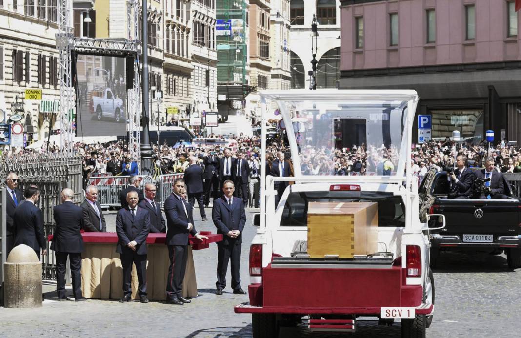 Aziz Petrus Meydanı’nda tarihi tören: Katolik dünyasından Papa Franciscus’a veda 28