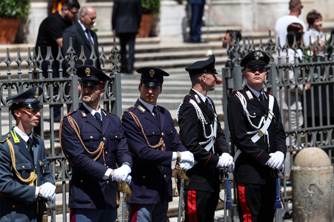 Aziz Petrus Meydanı’nda tarihi tören: Katolik dünyasından Papa Franciscus’a veda 16