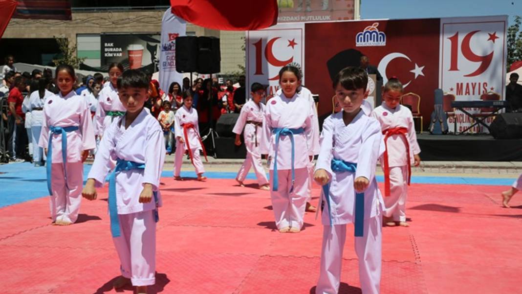 19 Mayıs tüm yurtta coşkuyla kutlandı: Sokaklar Türk bayraklarıyla doldu taştı 13