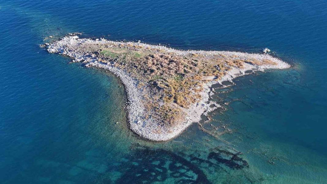 Van Gölü Havzası'nda kuraklık tehdidi: Kuruyan göllerin altından çıkanlar şaşırttı 7