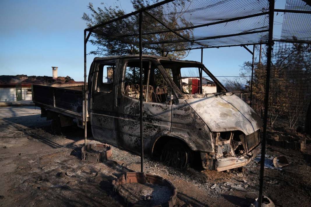 Seferihisar’da korku dolu gece: Alevler yazlık siteyi yok etti 4