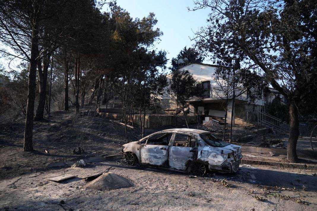 Seferihisar’da korku dolu gece: Alevler yazlık siteyi yok etti 2