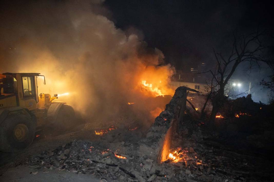 Sakarya’da yangın felaketi: Üç ev tamamen yok oldu 10