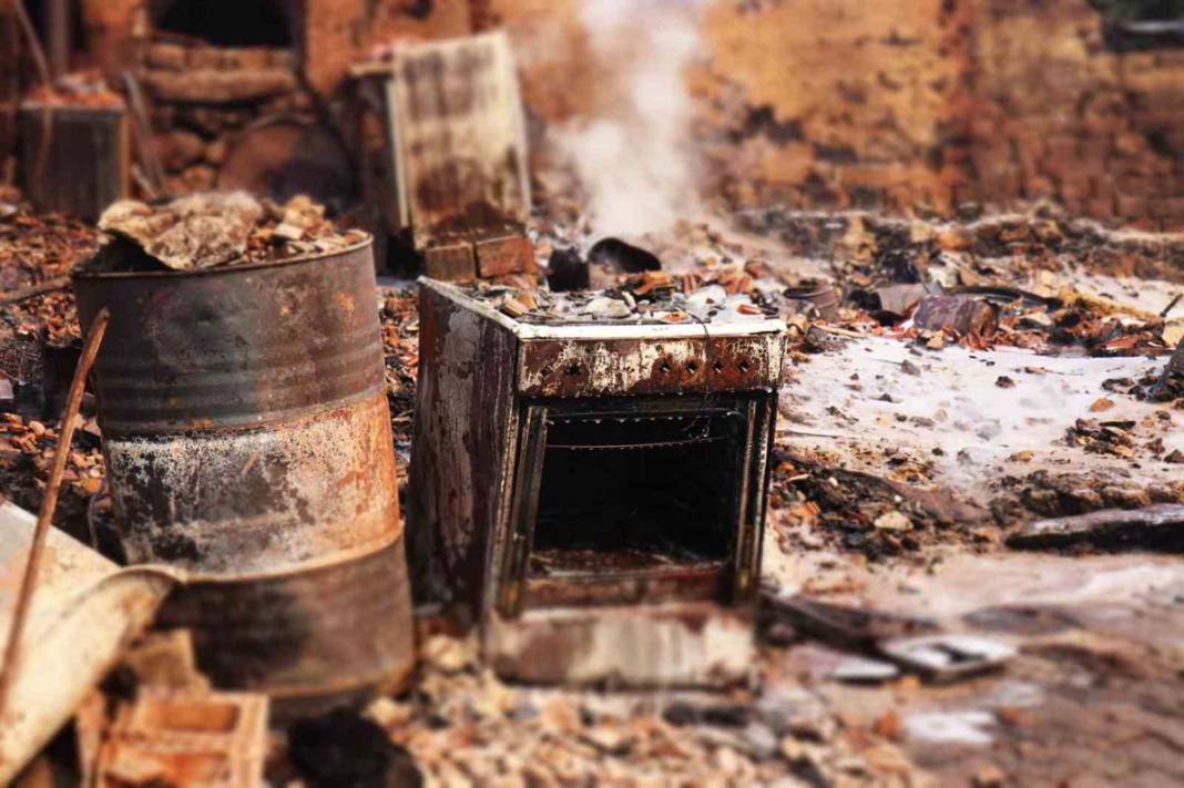 Sakarya’da yangın felaketi: Üç ev tamamen yok oldu 6