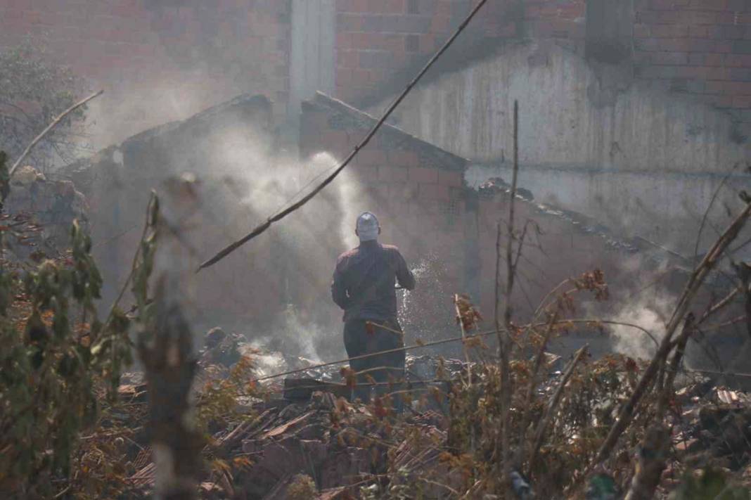 Sakarya’da yangın felaketi: Üç ev tamamen yok oldu 3
