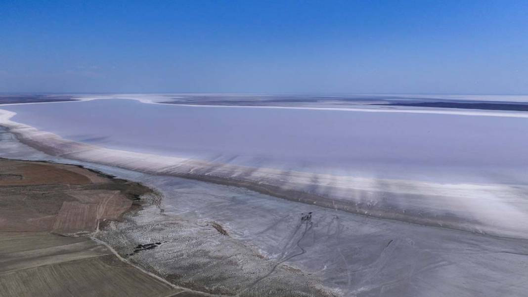 Tuz Gölü yazla birlikte renk değiştirdi 5