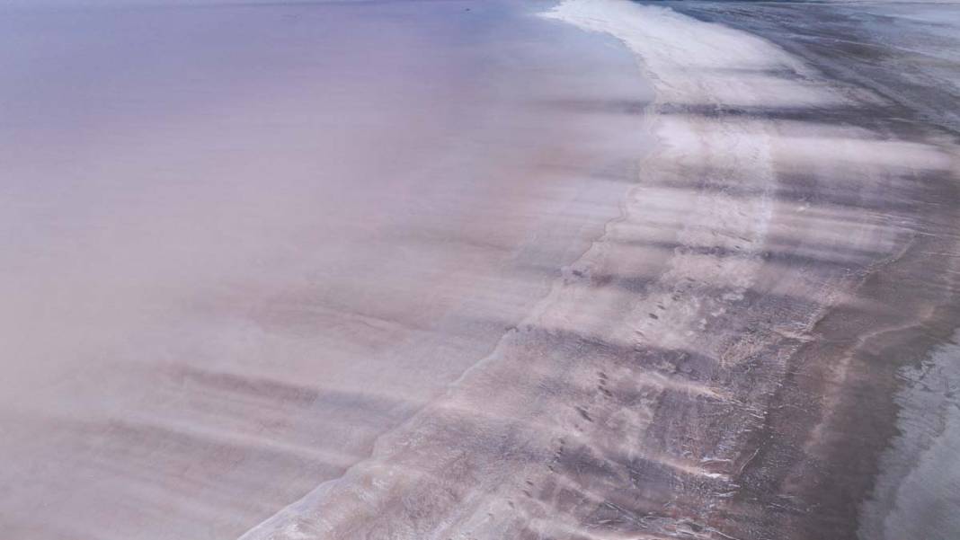 Tuz Gölü yazla birlikte renk değiştirdi 4