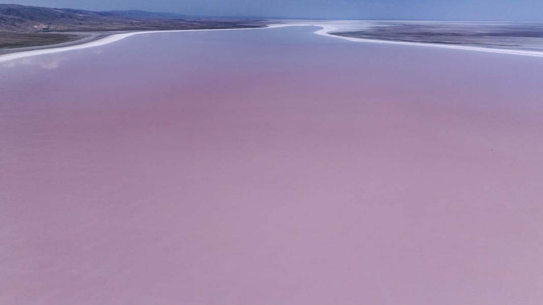 Tuz Gölü yazla birlikte renk değiştirdi 3