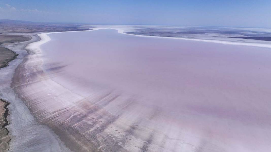 Tuz Gölü yazla birlikte renk değiştirdi 1