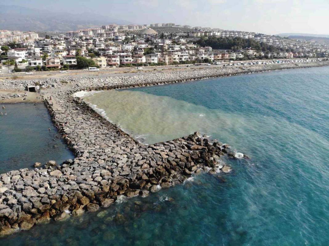 Akdeniz’de deniz yüzeyindeki beyaz tabaka tedirgin etti 6