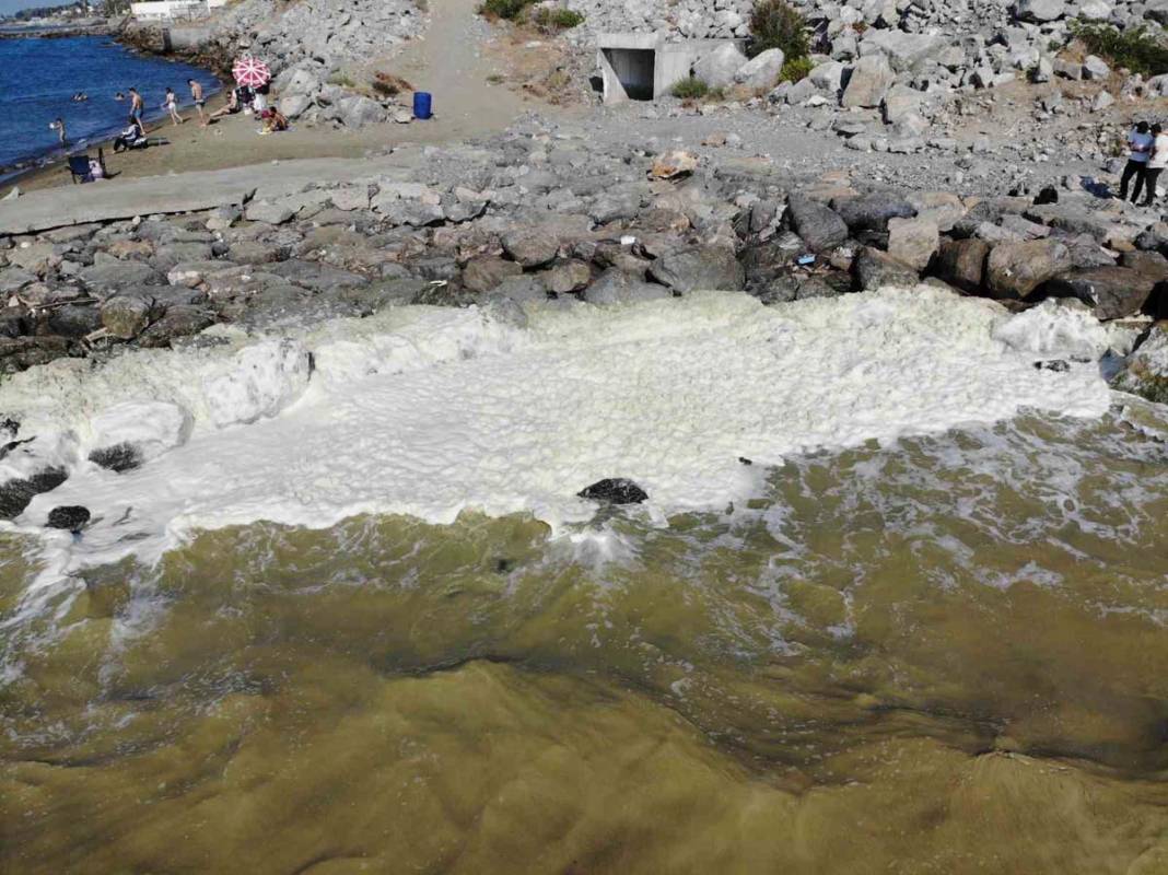 Akdeniz’de deniz yüzeyindeki beyaz tabaka tedirgin etti 4