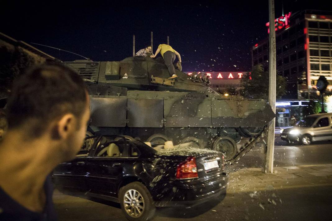 İşte 15 Temmuz’da hafızalara kazınan fotoğraflar: Üzerinden tam dokuz yıl geçti 16