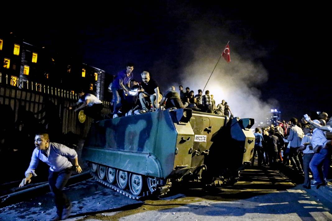 İşte 15 Temmuz’da hafızalara kazınan fotoğraflar: Üzerinden tam dokuz yıl geçti 13